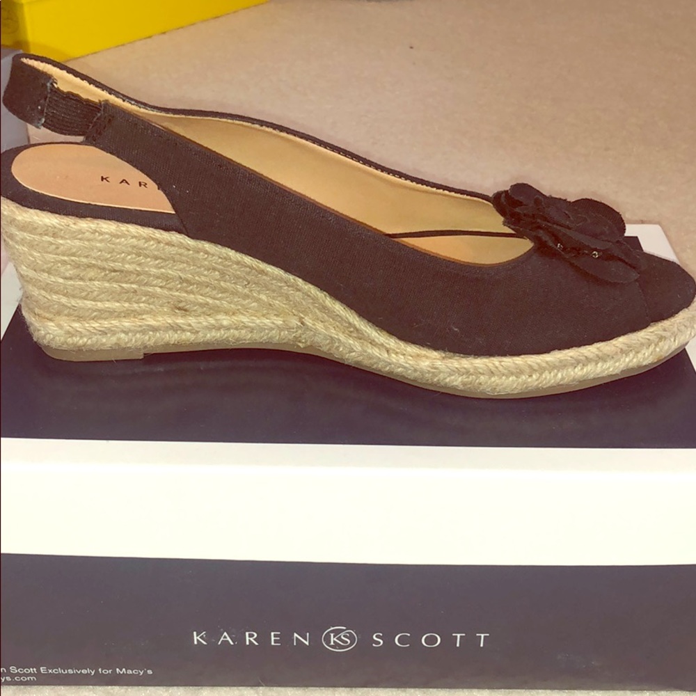 Black open-toed wedges